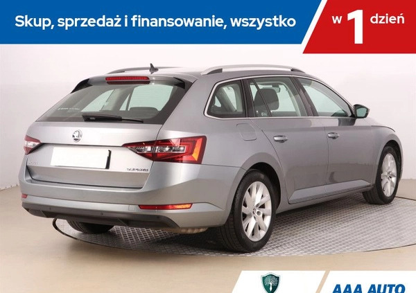 Skoda Superb cena 77000 przebieg: 102841, rok produkcji 2019 z Siedlce małe 326